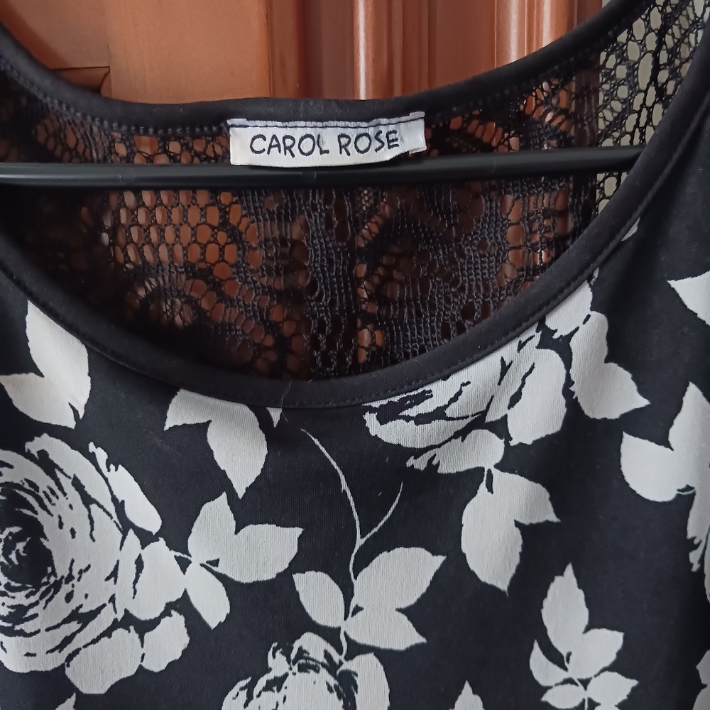 Carol Rose Black and White Floral Blouse - Picture 2 of 9